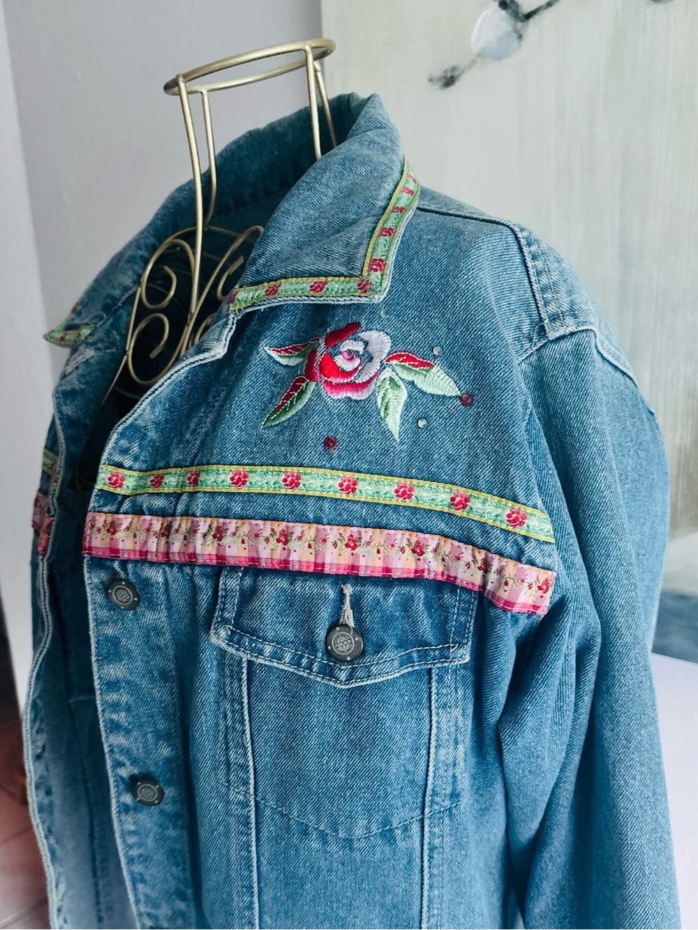 Bill Blass Embroidered Floral Denim Jacket Medium Boho Cottagecore - Picture 5 of 6